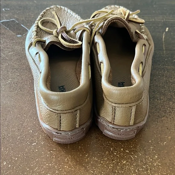Cozy Classic! Minnetonka Moosehide Leather Moccasins - Women's size 9 - Picture 2 of 7